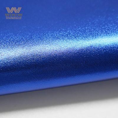 Couro sintético não deformável para luvas de boxe.