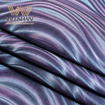 Couro sintético resistente a óleo para superfícies de estojos de ferramentas.