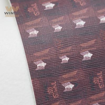 Couro sintético impermeável para exteriores de malas de viagem.