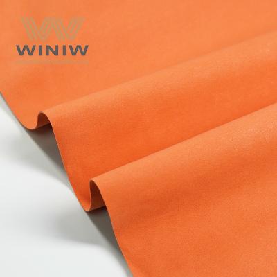 Couro sintético de camurça com toque macio para cabedal de tênis casuais.