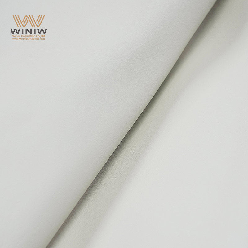 O couro de microfibra pode ficar molhado?